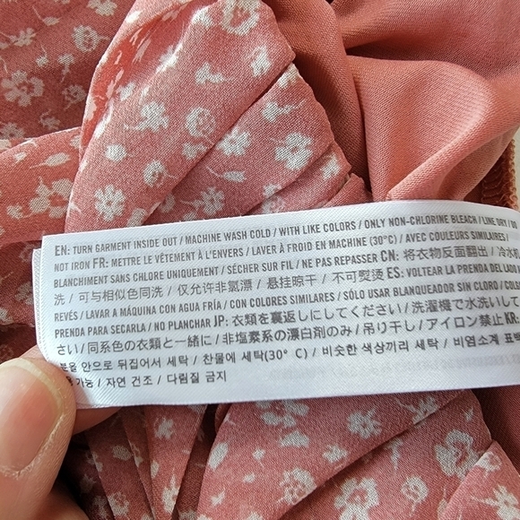 Hollister Ultra Highrise Pleated Skirt Size Medium EUC - Picture 6 of 8